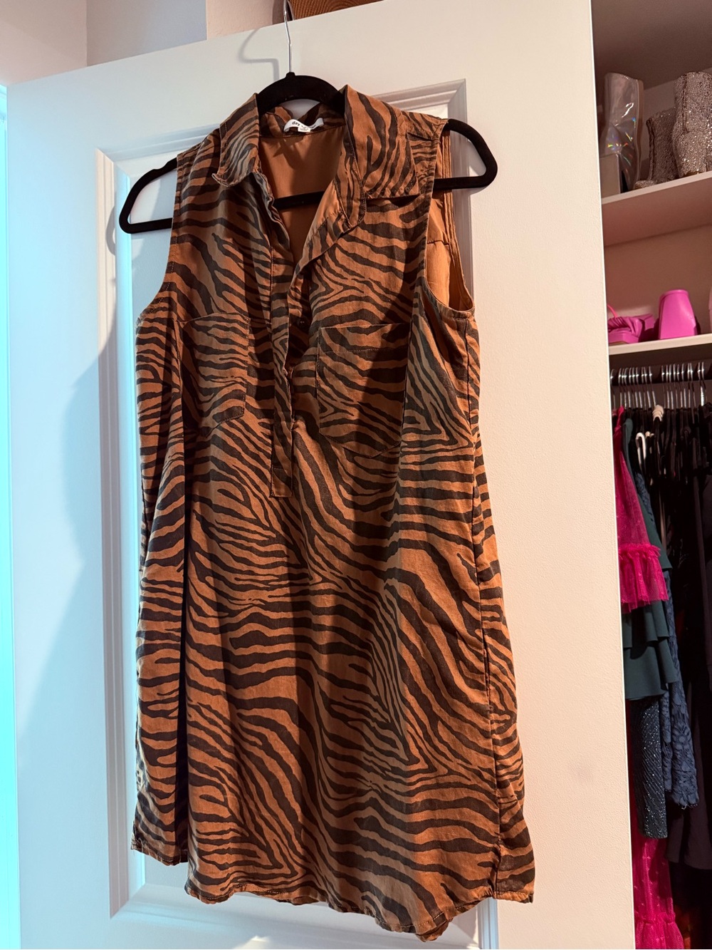 Sleeveless Tiger-Print Tunic Dress in Brown/Black